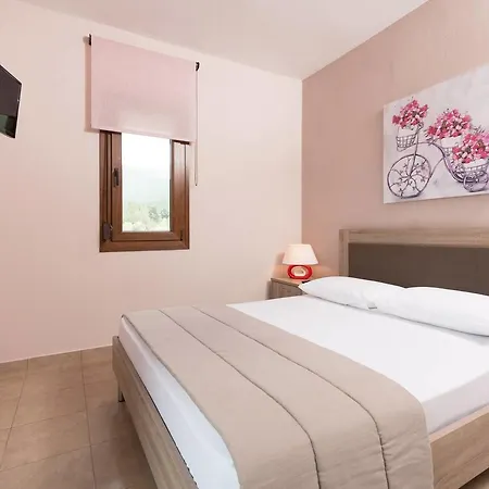 Apartament Glyfoneri *