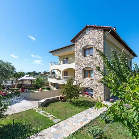 Apartament Glyfoneri *